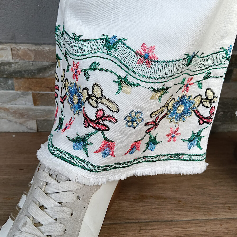 MENÁRA PANTALÓN BORDADO
