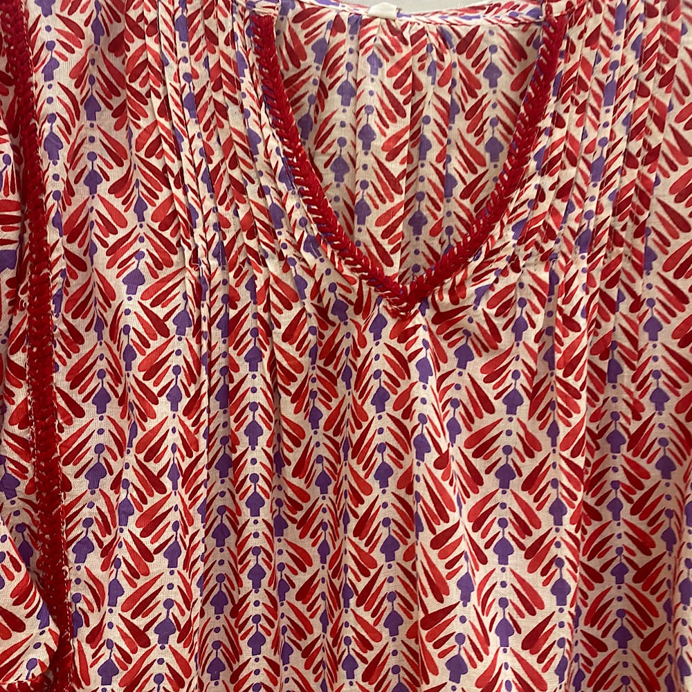 L.Z BLUSA ESTAMPADA ROJA CON BORDADOS