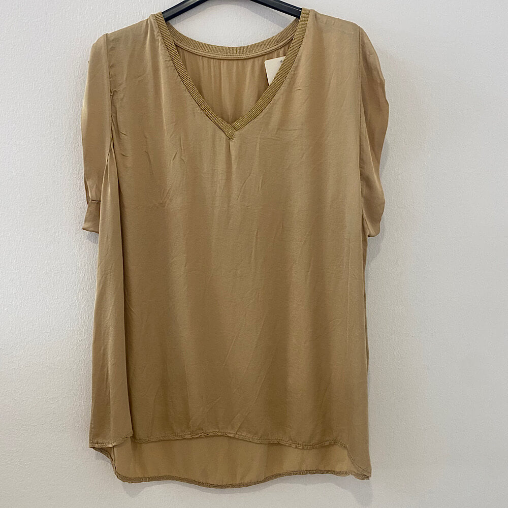 31147 BLUSA ASEDADA ESCOTE PICO