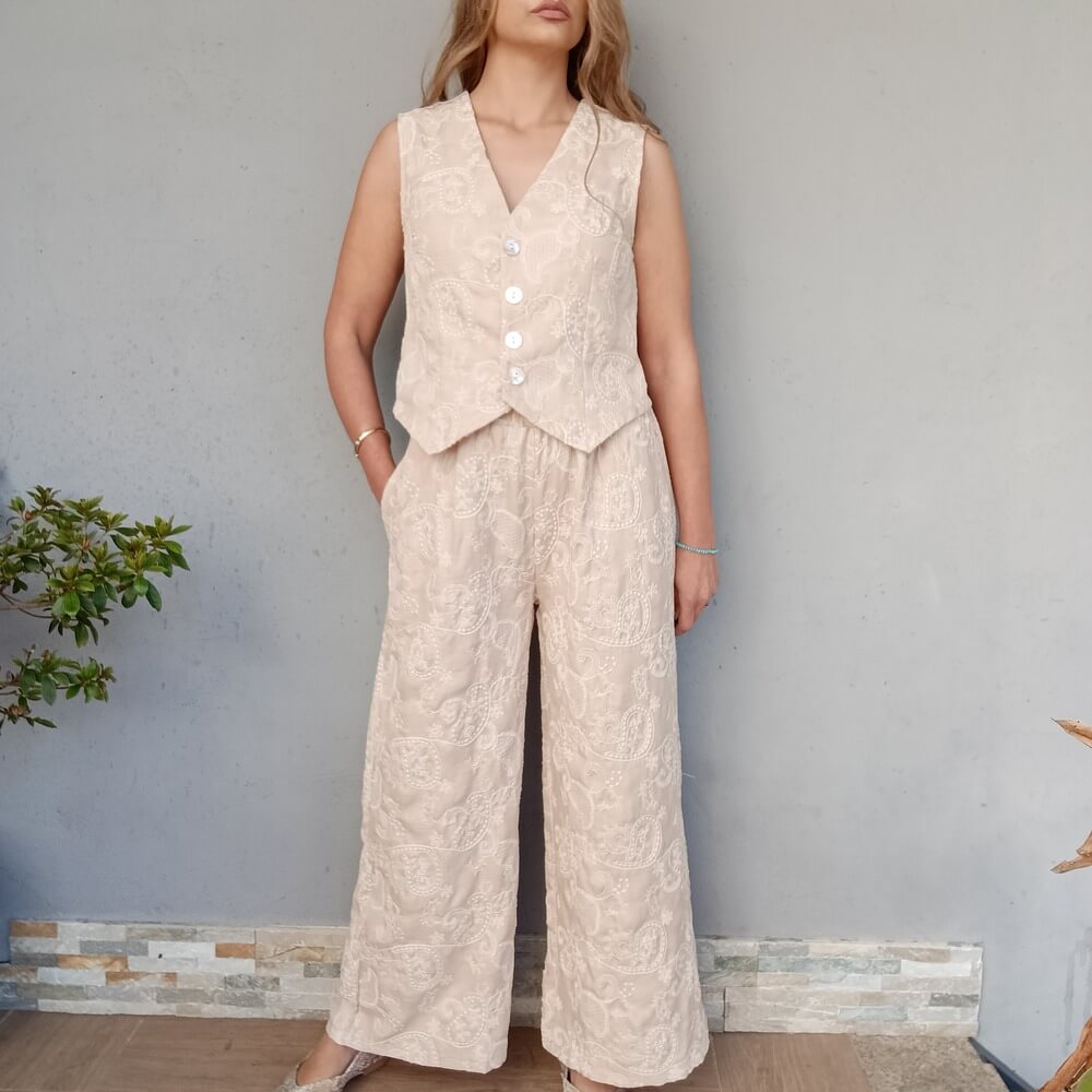 CONJUNTO CHALECO Y PANTALÓN