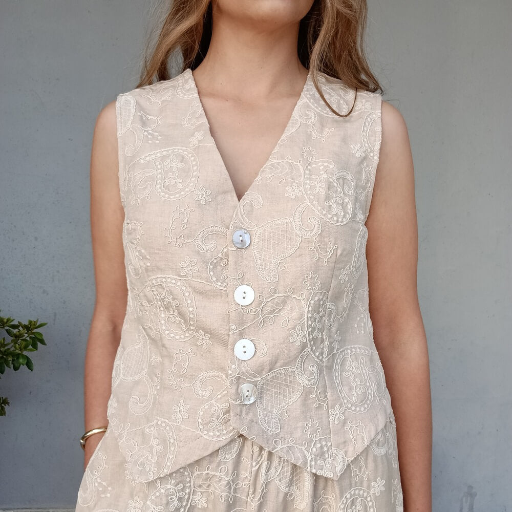 CONJUNTO CHALECO Y PANTALÓN