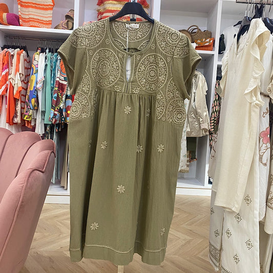 C6022 VESTIDO BORDADO VERDE